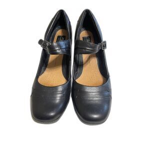 Clarks Artisan black leather Mary Jane pumps 9M buckle twee career workwear